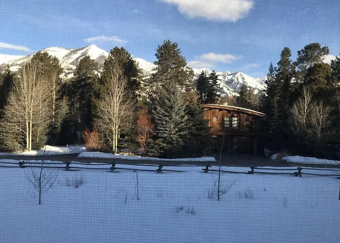Gorgeous Jackson Hole In Location With Great Views And Private Deck With Barbeque!